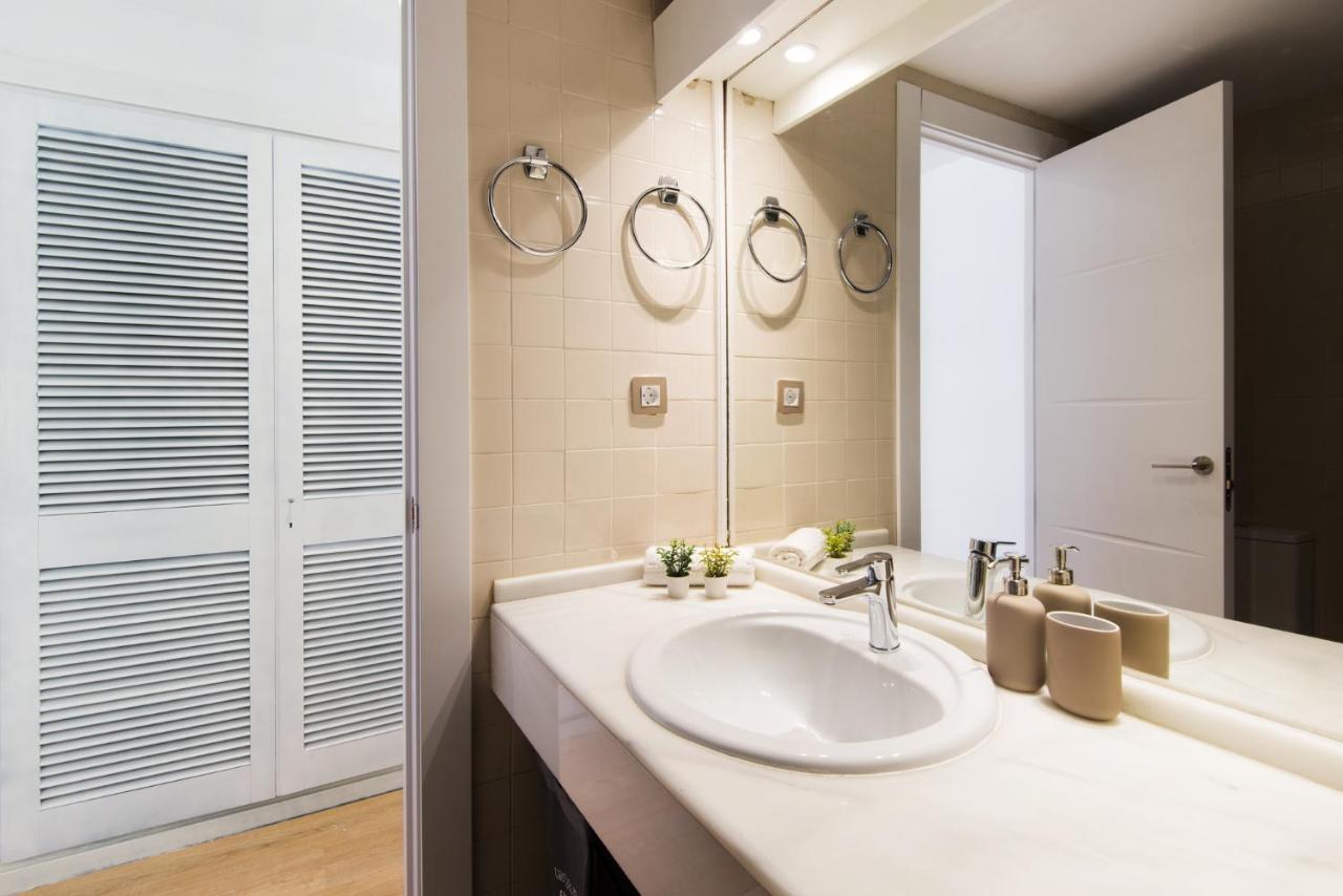 Aloha Puerto Private Apartment 1St Line Carihuela Beach Torremolinos Eksteriør bilde