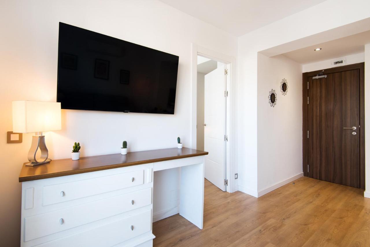 Aloha Puerto Private Apartment 1St Line Carihuela Beach Torremolinos Eksteriør bilde